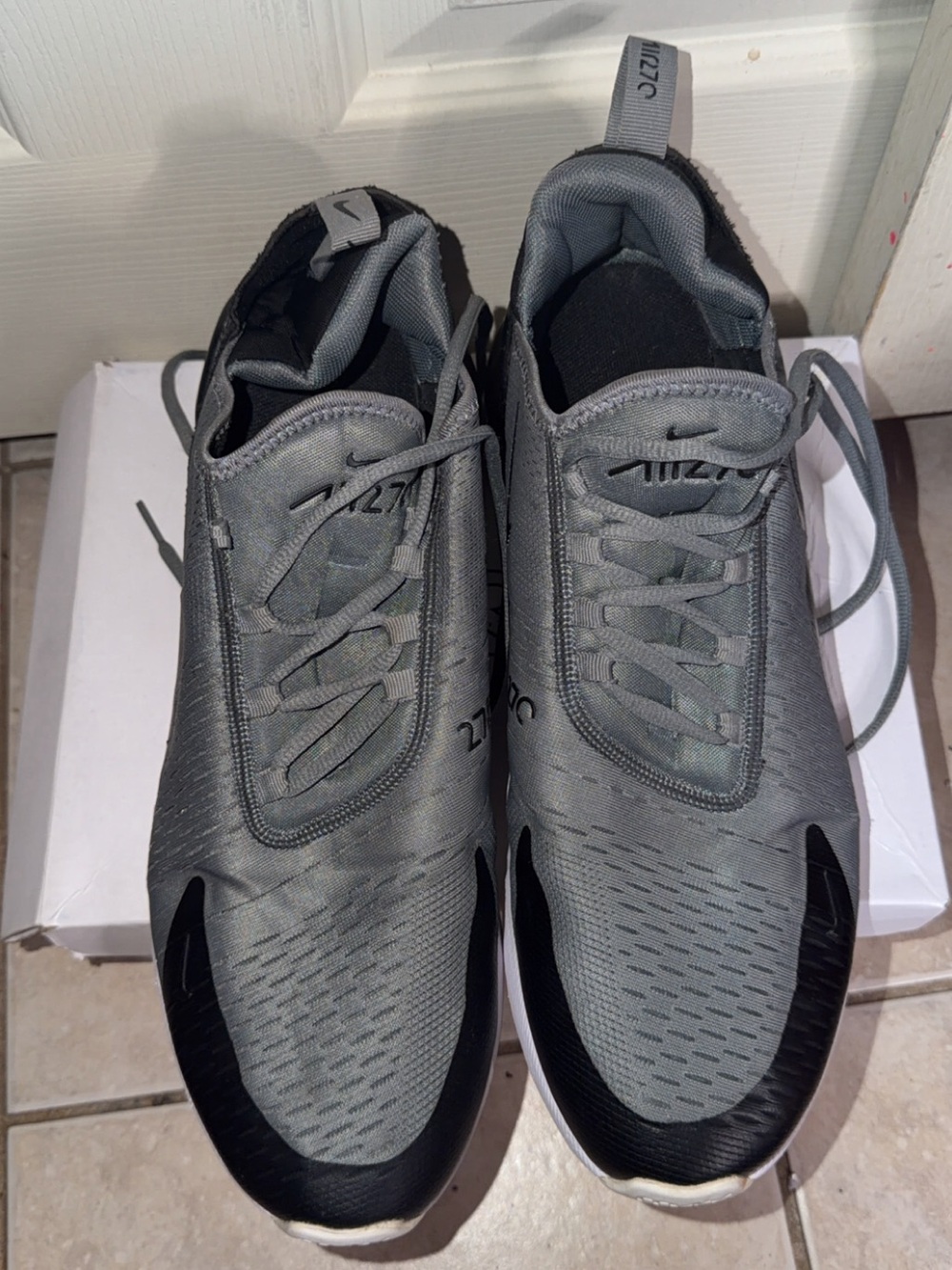 Nike Air Max 270 SE Size 13.5
